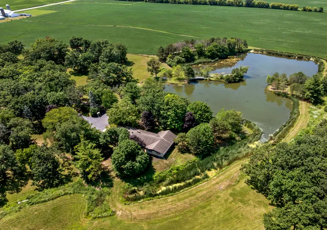 Photo 3 of Single family home for sale at 707 S Olbrich Rd, Harvard, IL 60033 | MLS# 12720999 | Listing updated on 2026-09-22