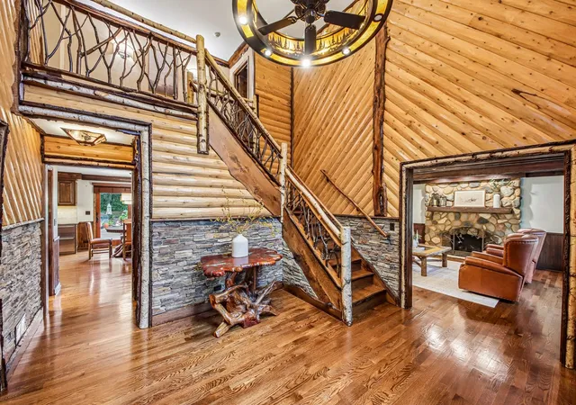 Photo 2 of Single family home for sale at 10 Elm St, Hawthorn Woods, IL 60047 | MLS# 12721033 | Listing updated on 2026-10-01