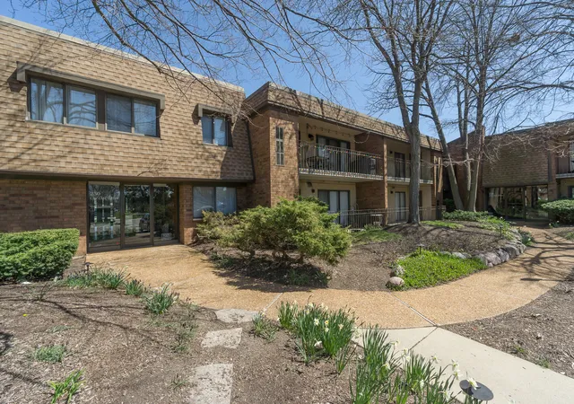 Photo 1 of Condo for sale at 250 Old Oak Dr #172, Buffalo Grove, IL 60089 | MLS# 12721034 | Listing updated on 2026-08-07