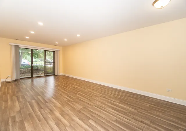 Photo 2 of Condo for sale at 250 Old Oak Dr #172, Buffalo Grove, IL 60089 | MLS# 12721034 | Listing updated on 2026-08-07