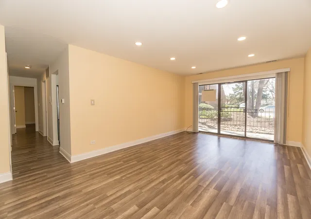 Photo 3 of Condo for sale at 250 Old Oak Dr #172, Buffalo Grove, IL 60089 | MLS# 12721034 | Listing updated on 2026-08-07