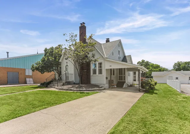 Photo 3 of Single family home for sale at 851 11th Street, Carlyle, IL 62231 | MLS# 12721048 | Listing updated on 2026-09-04