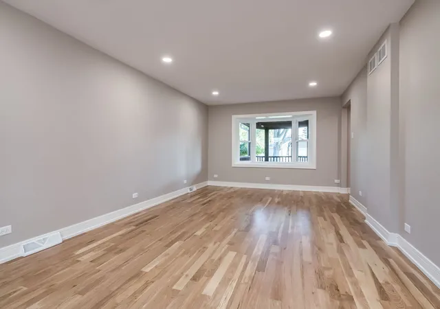 Photo 4 of Single family home for sale at 305 E Armitage Ave, Elmhurst, IL 60126 | MLS# 12721057 | Listing updated on 2026-09-17