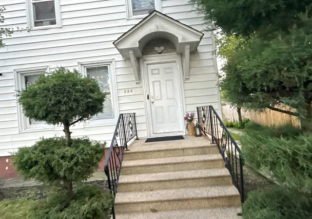 Listing Photo 4 - Condo for sale in building located at 558 E Benton St, Joliet, IL 60432