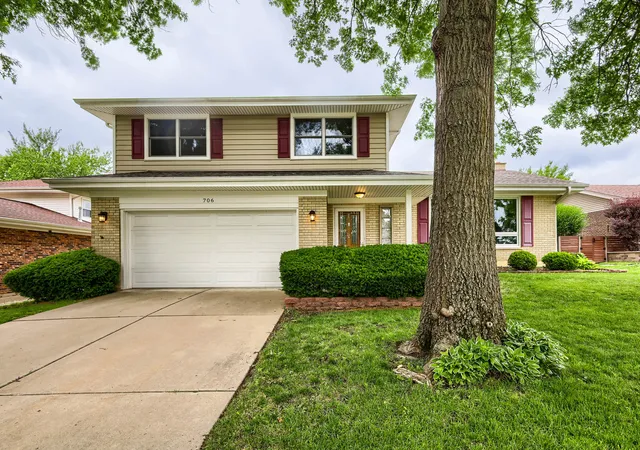 2nd image of 706 Huntington Ln, Schaumburg, IL 60193 | MLS# 12721078