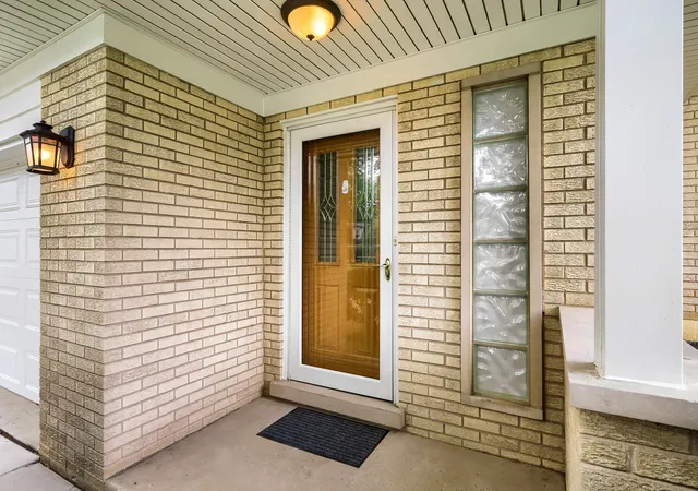 3rd image of 706 Huntington Ln, Schaumburg, IL 60193 | MLS# 12721078