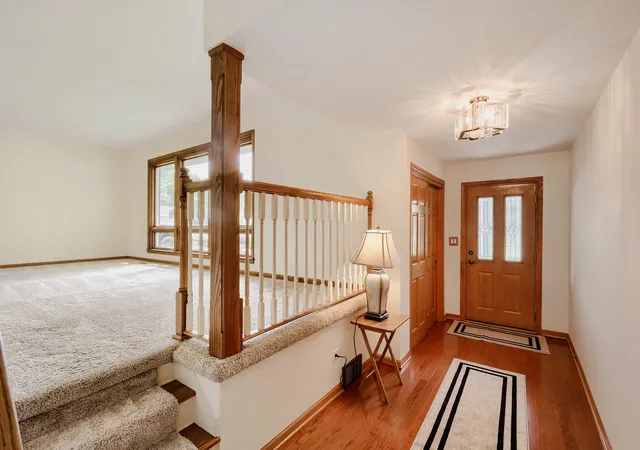 4th image of 706 Huntington Ln, Schaumburg, IL 60193 | MLS# 12721078
