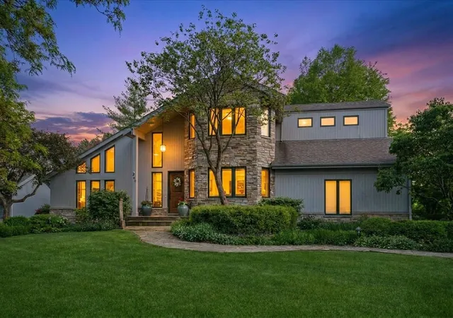 Photo 1 of Single family home for sale at 500 Parkview Pl, Burr Ridge, IL 60527 | MLS# 12721094 | Listing updated on 2026-08-14