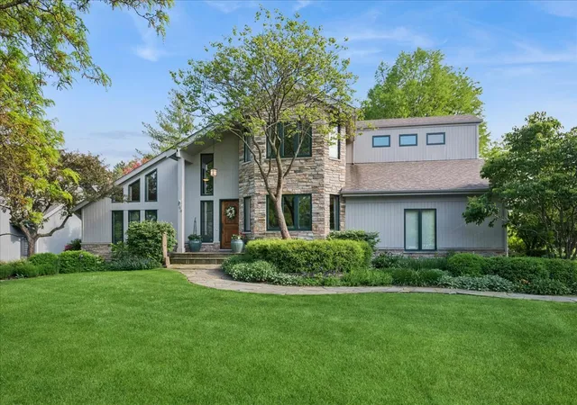 Photo 2 of Single family home for sale at 500 Parkview Pl, Burr Ridge, IL 60527 | MLS# 12721094 | Listing updated on 2026-08-14