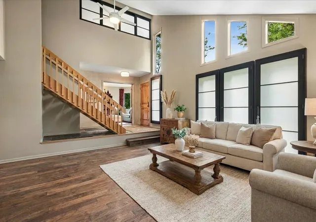 Photo 2 of Single family home for sale at 500 Parkview Pl, Burr Ridge, IL 60527 | MLS# 12721094 | Listing updated on 2026-08-14