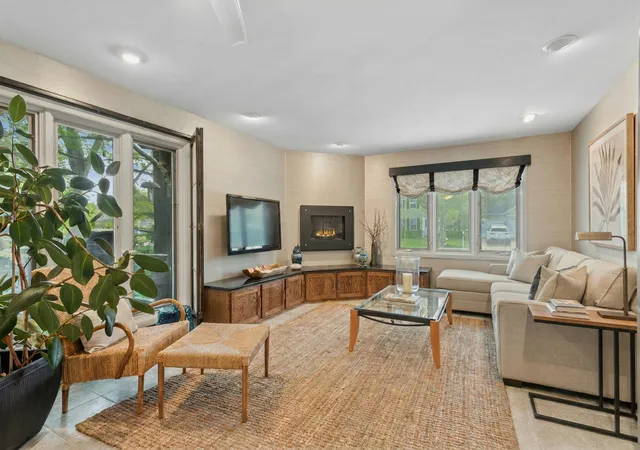 Photo 4 of Single family home for sale at 500 Parkview Pl, Burr Ridge, IL 60527 | MLS# 12721094 | Listing updated on 2026-08-14