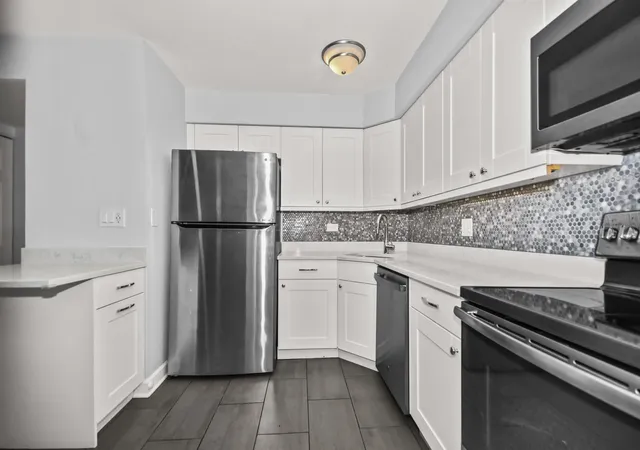 Listing Photo 5 - Condo for sale in building located at 7248 Dixon St, Forest Park, IL 60130 - Unit #B