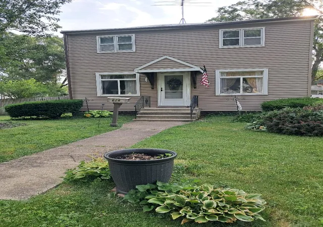 Photo 1 of Single family home for sale at 626 N Buell Ave, Aurora, IL 60506 | MLS# 12721111 | Listing updated on 2026-10-01