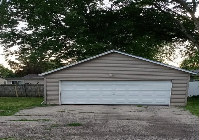 Photo 2 of Single family home for sale at 626 N Buell Ave, Aurora, IL 60506 | MLS# 12721111 | Listing updated on 2026-10-01