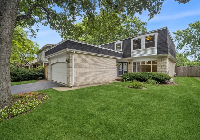 Photo 2 of Single family home for sale at 1645 Sherwood Rd, Highland Park, IL 60035 | MLS# 12721149 | Listing updated on 2026-09-10