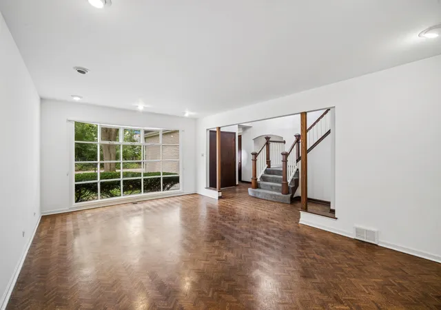 Photo 4 of Single family home for sale at 1645 Sherwood Rd, Highland Park, IL 60035 | MLS# 12721149 | Listing updated on 2026-09-10
