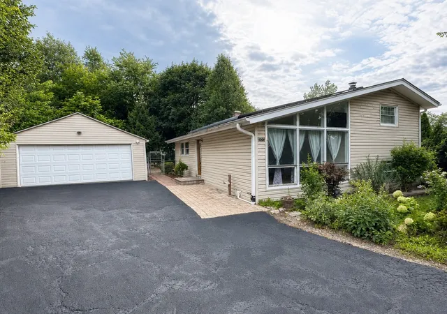 Photo 1 of Single family home for sale at 1008 Adams Ct, Carpentersville, IL 60110 | MLS# 12721156 | Listing updated on 2026-09-30