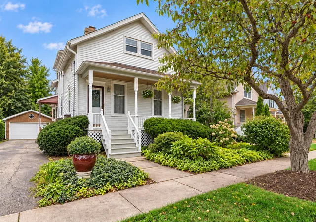 Photo 1 of Single family home for sale at 693 Cherry Ave, Lake Forest, IL 60045 | MLS# 12721164 | Listing updated on 2026-09-26
