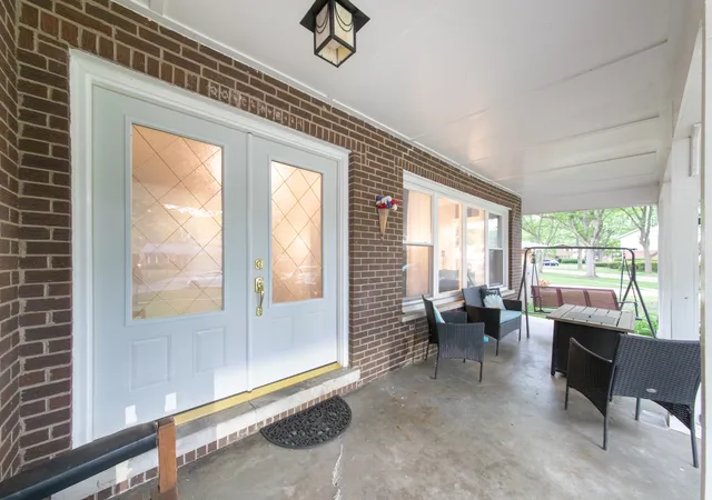 Photo 2 of Single family home for sale at 2005 E Cayuga Ln, Mount Prospect, IL 60056 | MLS# 12721199 | Listing updated on 2026-09-21