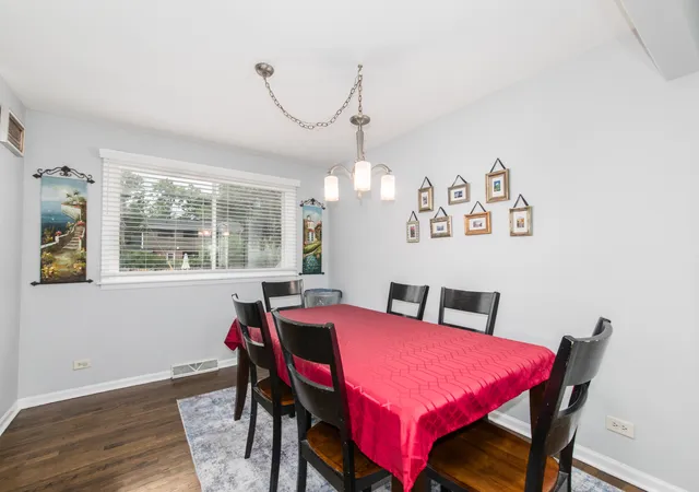 Photo 4 of Single family home for sale at 2005 E Cayuga Ln, Mount Prospect, IL 60056 | MLS# 12721199 | Listing updated on 2026-09-21