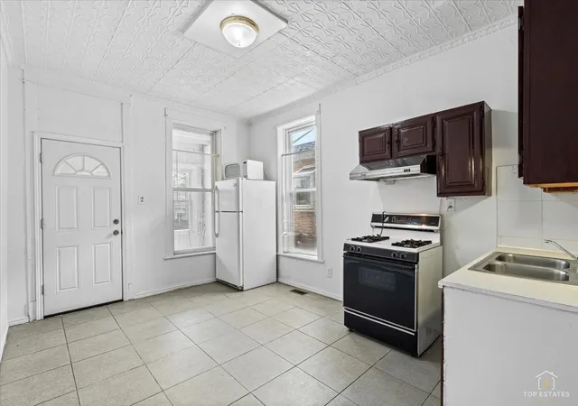 Listing Photo 4 - Condo for sale in building located at 3645 S Wood St, Chicago, IL 60609