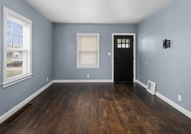 Photo 3 of Single family home for sale at 433 51st Street, Moline, IL 61265 | MLS# 12721278 | Listing updated on 2026-10-03