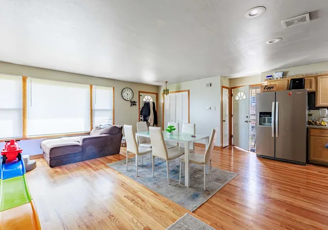 Photo 4 of Single family home for sale at 7832 Lamon Ave, Burbank, IL 60459 | MLS# 12721289 | Listing updated on 2026-08-06
