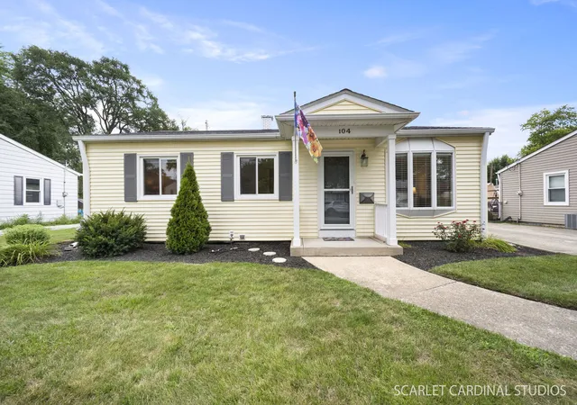 Photo 3 of Single family home for sale at 104 Forest Pl, Buffalo Grove, IL 60089 | MLS# 12721303 | Listing updated on 2026-08-08