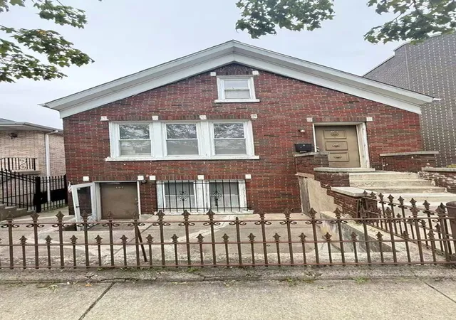 Single family home for sale at 3310 S Parnell Ave, Chicago, IL 60616 | MLS# 12721326