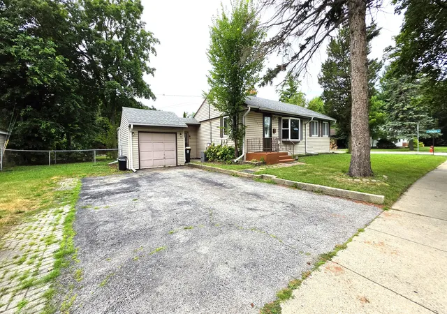 Photo 3 of Single family home for sale at 1201 E Euclid Ave, Arlington Heights, IL 60004 | MLS# 12721333 | Listing updated on 2026-08-06