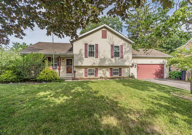 Photo 3 of Single family home for sale at 611 Parkway Ave, Antioch, IL 60002 | MLS# 12721397 | Listing updated on 2026-09-12