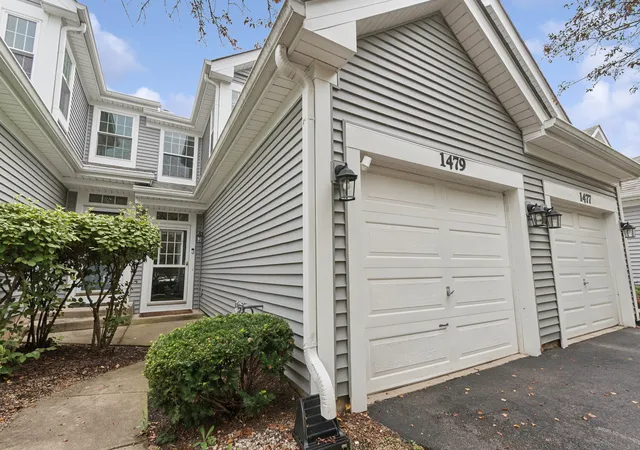 Photo 2 of Townhouse for sale at 1479 Walnut Hl Ave, St. Charles, IL 60174 | MLS# 12721420 | Listing updated on 2026-09-24