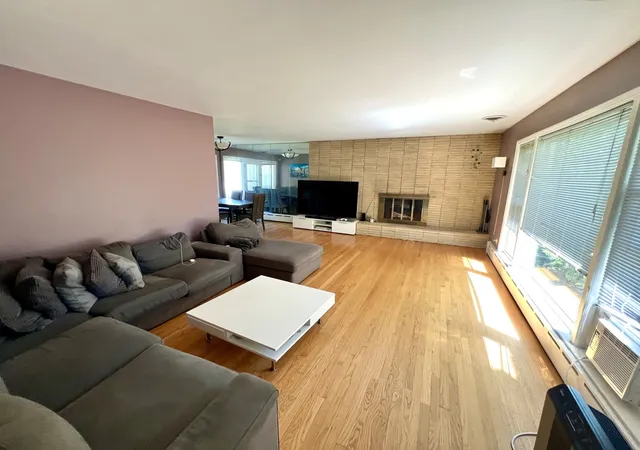 Photo 2 of Single family home for sale at 7338 N Tripp Ave, Lincolnwood, IL 60712 | MLS# 12721424 | Listing updated on 2026-08-07