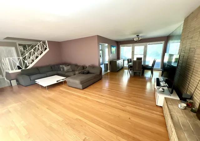 Photo 2 of Single family home for sale at 7338 N Tripp Ave, Lincolnwood, IL 60712 | MLS# 12721424 | Listing updated on 2026-08-07