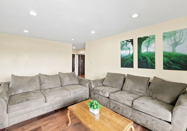Photo 4 of Condo for sale at 3300 N Carriageway Dr #405, Arlington Heights, IL 60004 | MLS# 12721440 | Listing updated on 2026-09-01