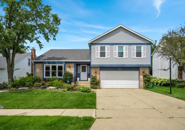 Photo 2 of Single family home for sale at 154 Newtown Dr, Buffalo Grove, IL 60089 | MLS# 12721452 | Listing updated on 2026-09-02