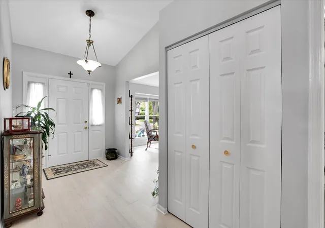 Photo 3 of Single family home for sale at 154 Newtown Dr, Buffalo Grove, IL 60089 | MLS# 12721452 | Listing updated on 2026-09-02