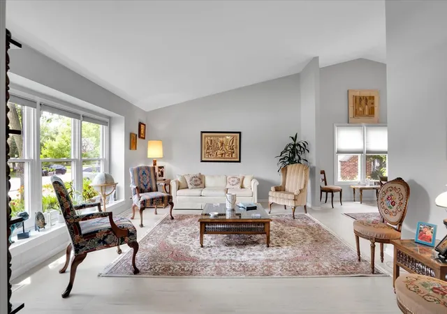 Photo 4 of Single family home for sale at 154 Newtown Dr, Buffalo Grove, IL 60089 | MLS# 12721452 | Listing updated on 2026-09-02