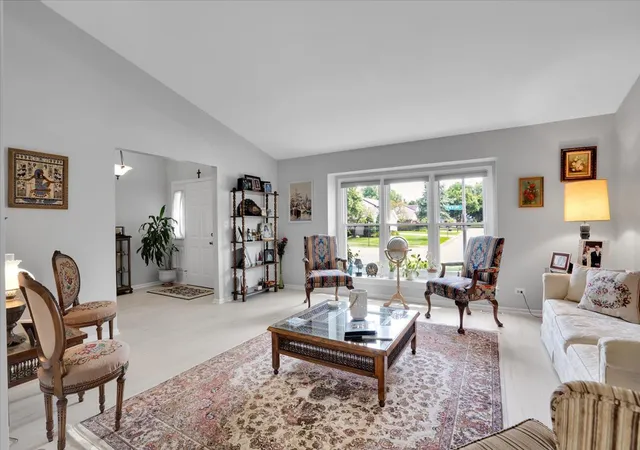 Photo 5 of Single family home for sale at 154 Newtown Dr, Buffalo Grove, IL 60089 | MLS# 12721452 | Listing updated on 2026-09-02