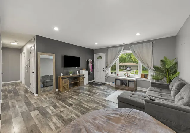 Photo 3 of Single family home for sale at 203 Lilac Ln, North Aurora, IL 60542 | MLS# 12721462 | Listing updated on 2026-09-30