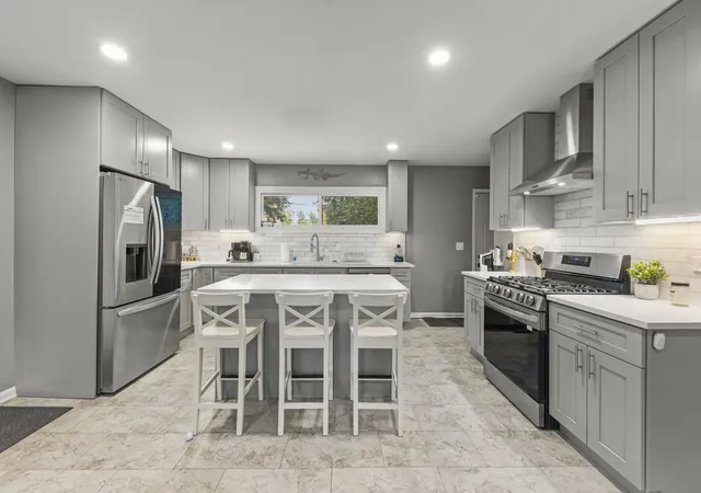Photo 4 of Single family home for sale at 203 Lilac Ln, North Aurora, IL 60542 | MLS# 12721462 | Listing updated on 2026-09-30
