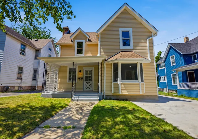 Photo 1 of Single family home for sale at 404 Lincoln St, Harvard, IL 60033 | MLS# 12721466 | Listing updated on 2026-09-22