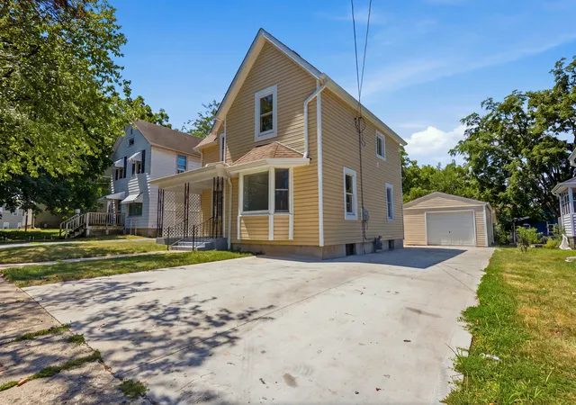 Photo 2 of Single family home for sale at 404 Lincoln St, Harvard, IL 60033 | MLS# 12721466 | Listing updated on 2026-09-22