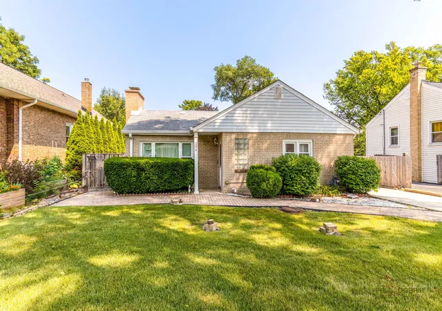 Photo 1 of Single family home for sale at 109 N Main St, Mount Prospect, IL 60056 | MLS# 12721480 | Listing updated on 2026-10-01
