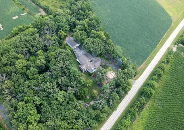 3rd image of 916 W Town Line Rd, Leaf River, IL 61047 | MLS# 12721506