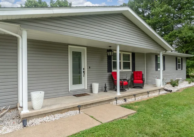 Photo 4 of Single family home for sale at 1101 E Pine St, Herrin, IL 62948 | MLS# 12721511 | Listing updated on 2026-08-25