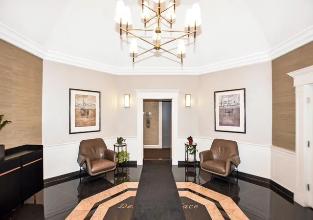 5th image of 33 W Delaware Pl, Chicago, IL 60610