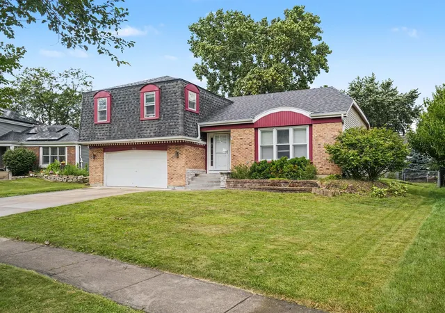 Photo 1 of Single family home for sale at 1613 Jasper Dr, Wheaton, IL 60189 | MLS# 12721605 | Listing updated on 2026-08-07