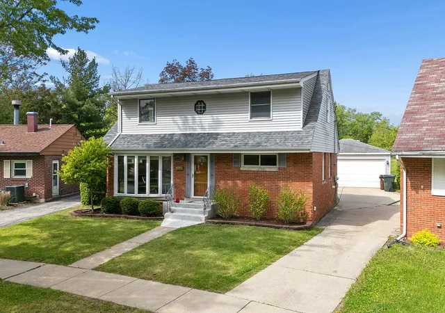 2nd image of 18646 Golfview Ave, Homewood, IL 60430 | MLS# 12721607