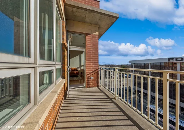 Listing Photo 2 - Condo for sale in building located at 6000 N Cicero Ave, Chicago, IL 60646 - Unit #515